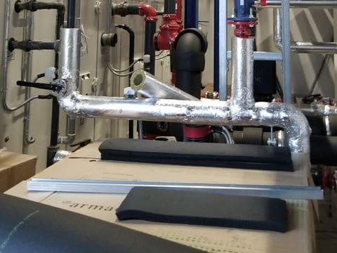 Trasee din inox sudate, instalație tehnică izolată